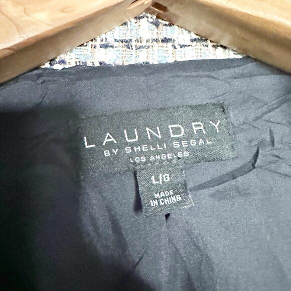 Women's Tweed Jacket - Picture 14 of 15